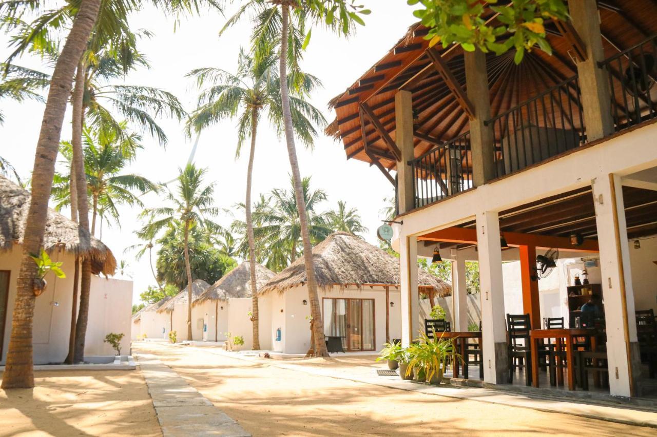 The Blue Lagoon Resort Калпития Экстерьер фото